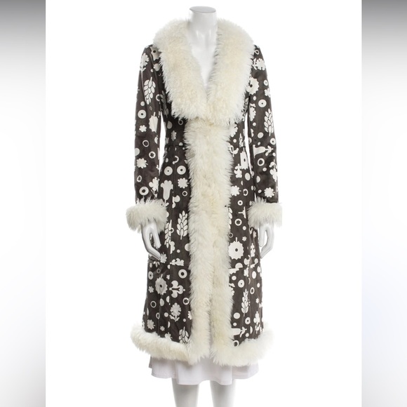 Charlotte Stone Floral Teddy Jacket in Brown and Cream - Picture 2 of 3